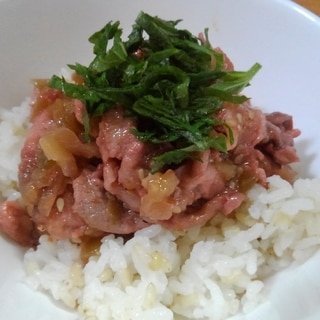 酸っぱい梅肉ソースとあえた…豚丼